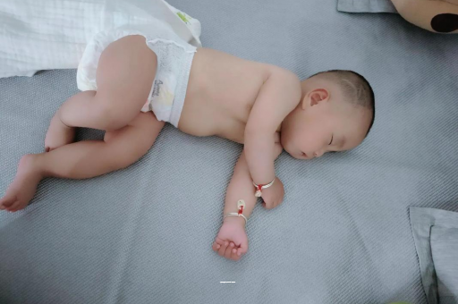 海北4个月宝宝特点